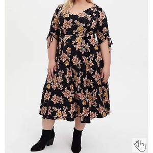 SIZE 6 - Torrid Floral midi-dress
